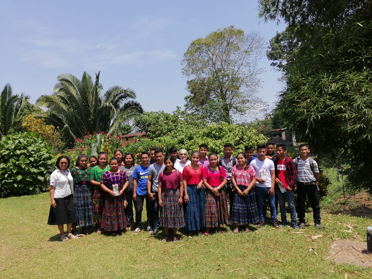 MSC Schwestern mit Jugendlichen Guatemala